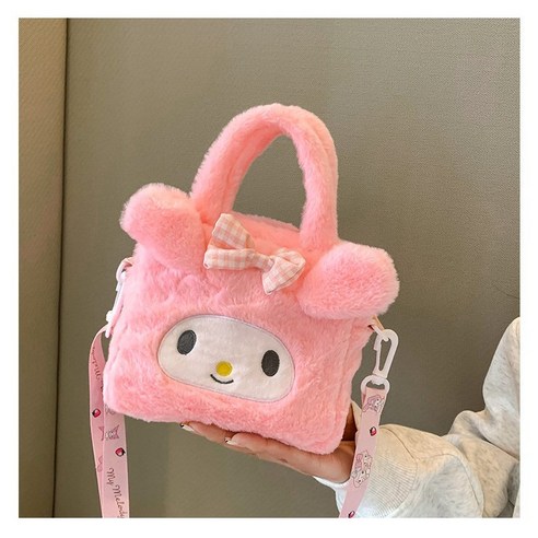 귀여움과 실용성을 겸비한 산리오 스폰지밥 쿠로미 미니 크로스백