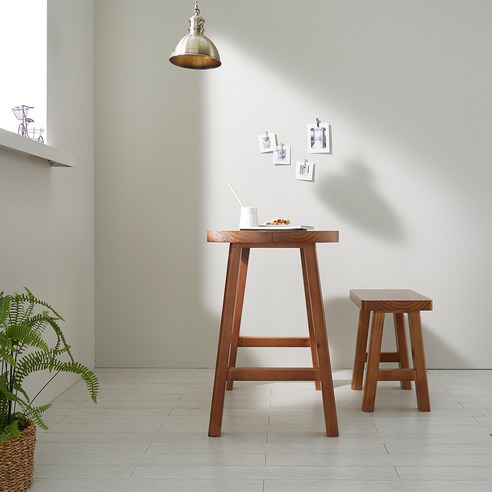 따뜻한 감성이 깃든 원목 식탁으로 완성하는 나만의 특별한 다이닝