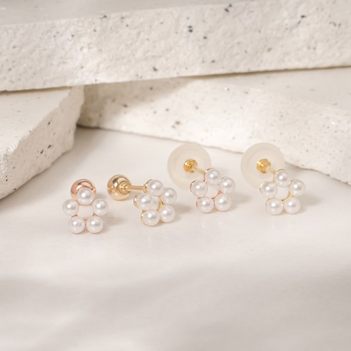 섬세한 아름다움이 담긴 쥬넬 14K 플라워 오각 진주 피어싱 귀걸이