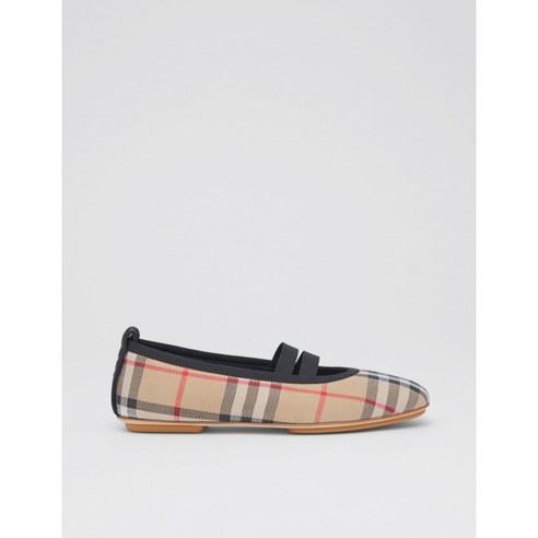 고전적인 스타일과 현대적인 편안함이 조화를 이룬 버버리 키즈 빈티지 체크 플랫슈즈