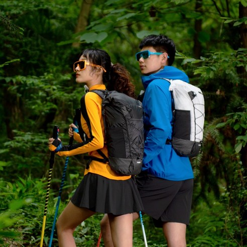 초경량의 편안함과 다양한 기능성을 제공하는 오니지 클레버 V15 등산가방