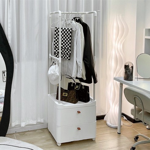 깔끔한 공간으로, 간이 침실의 어질러운 물건 정리하기