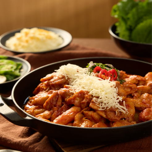 무항생제 닭다리살을 활용한 청춘닭갈비