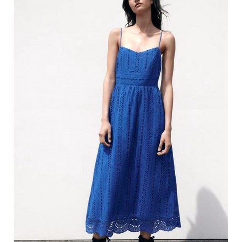 세련된 여름 룩을 완성하는 ZARA 서스펜더 자수 드레스