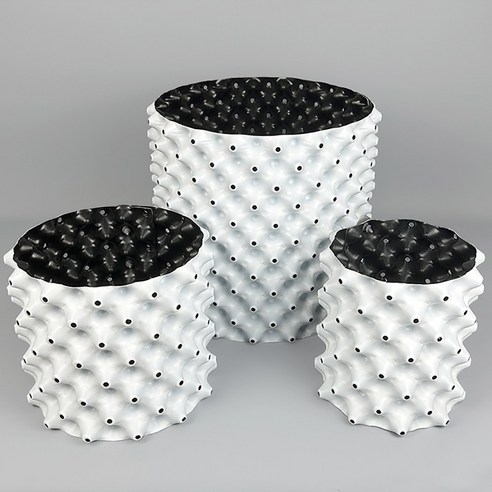 싱그러움을 담는 마법, 대형 플라스틱 화분으로 베란다를 요정의 정원으로!