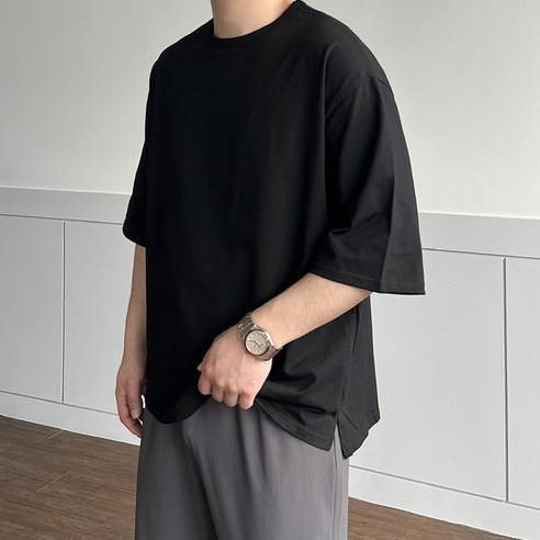 우모르의 반짝이는 커플 티셔츠로 여름에 스타일을 선보이세요!