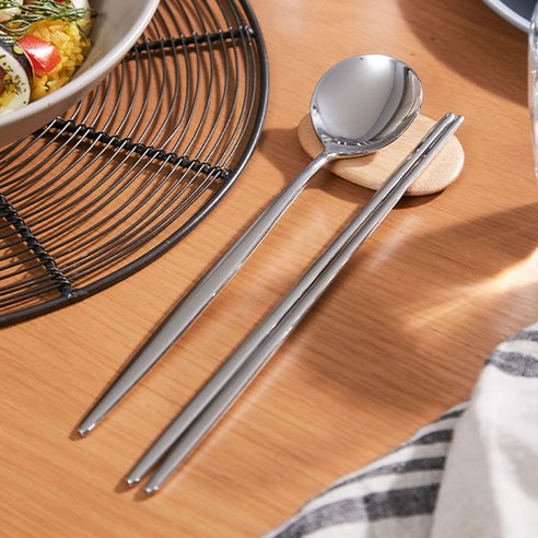 쿠자 316 스테인레스 수저 세트로 품격 있는 식탁을 완성하세요.