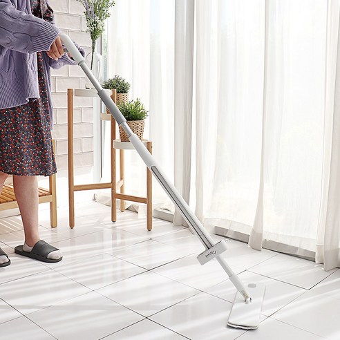 편리하고 효율적인 스프레이 밀대걸레로 집안을 깨끗하고 위생적으로 유지하세요.
