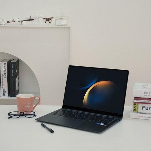 삼성전자 갤럭시북3 울트라 NT960XFS-G72A는 인텔 13세대 코어 i7 16인치 게이밍노트북