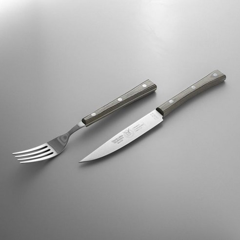 럭셔리와 실용성을 겸비한 완벽한 스테이크 세트