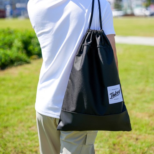 편안하고 내구성 있는 축구화가방으로, 운동화를 보호하고 짐을 쉽게 운반하는 필수품