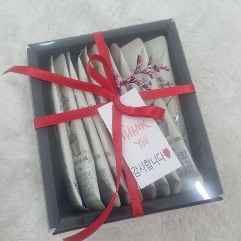 5개 추가된 스틱형 꿀스틱 답례품과 150g 레드 돌잔치택 1개 답례품꿀