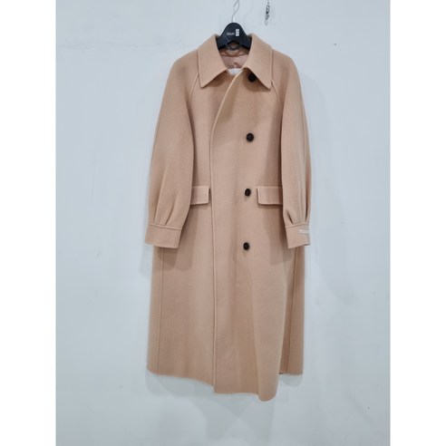 캐시미어로 따뜻하면서도 슬림한 실루엣을 연출할 수 있는 핸드메이드 코트