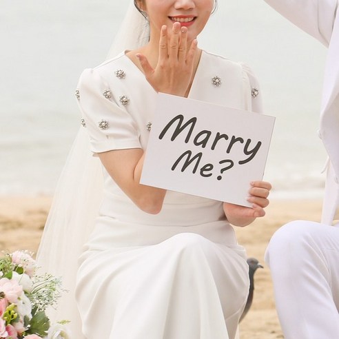 웨딩의 특별한 순간을 더욱 기억에 남게 하는 매력적인 웨딩 소품, 메리미 예스 웨딩피켓