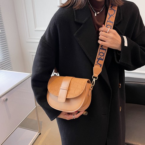 KORELAN 스톤 와이드 어깨끈 알파벳 세련된 안장 가방 베스트 트렌드 숄더 크로스 스퀘어 가방
