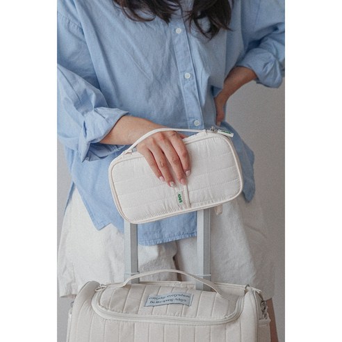 안전과 편리함을 더하는 여행의 동반자, 어데이즈 가족 여권 파우치