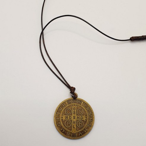 불안한 마음, 성 베네딕도 십자가 목걸이로 평안을 선물하세요.