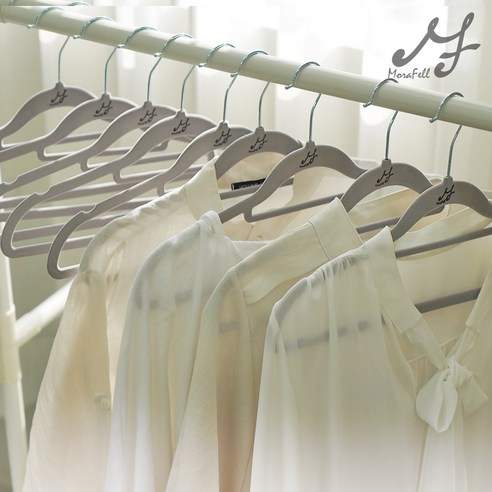 미끄럼 방지 벨벳 옷걸이로 깔끔하고 효율적인 옷장 정리 완성!