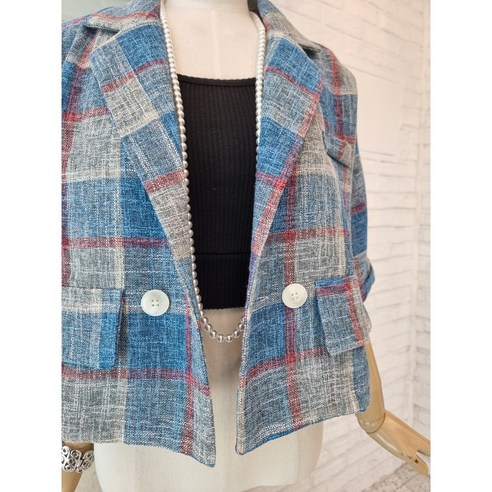 여름철에 시원하고 캐주얼한 스타일을 완성하는 반다리의 체크 린넨 숏자켓