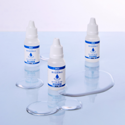 촉촉한 눈빛, 편안한 렌즈 착용, 히알루론산 데이케어 렌즈 습윤제로 완성하세요.