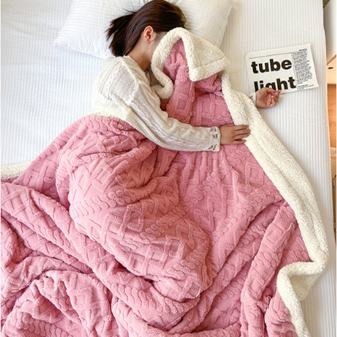 다양한 종류의 담요: 따뜻한 꽈배기, 두꺼운 양모, 무릎을 위한 극세사, 겨울을 위한 담요 다양한 종류의 담요: 따뜻한 꽈배기, 두꺼운 양모, 무릎을 위한 극세사, 겨울을 위한 담요