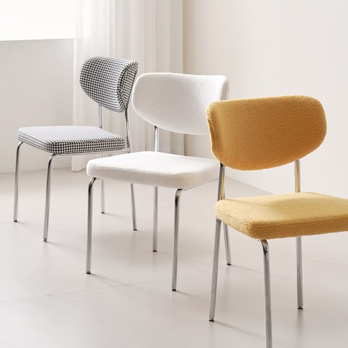 체크 패턴의 상도가구 데이 체어, 당신의 공간에 감성을 더하다.