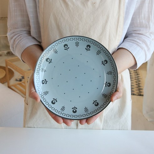 일상에 예술을 더하는 이자와 피크 접시