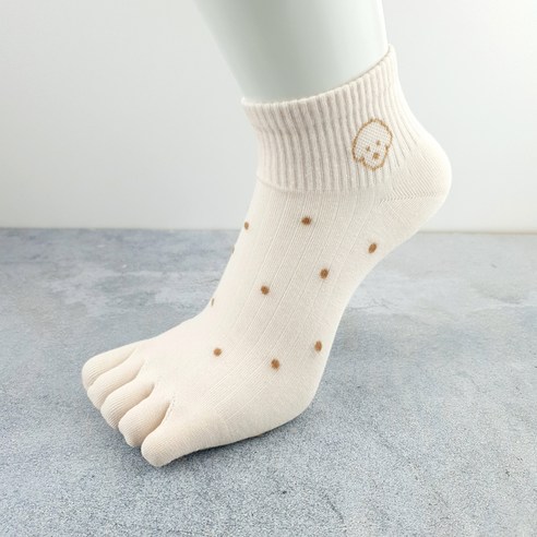발가락 사이 찝찝함, 이제 안녕! 온더레드 도트 발가락 양말로 산뜻한 하루 시작하세요