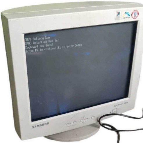 아날로그 감성을 깨우는 17인치 CRT 골동품 모니터, 시간을 초월한 경험을 선사합니다.