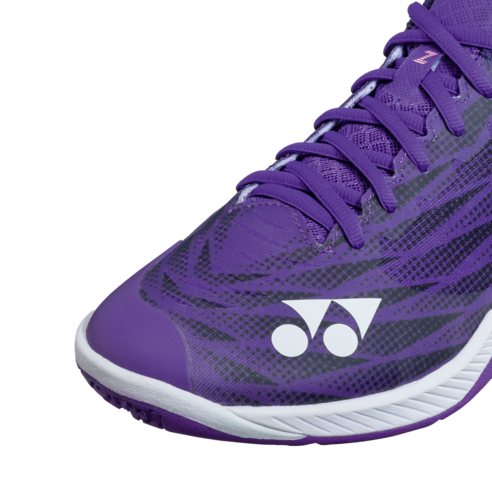 코트 위를 나는 듯한 움직임, 요넥스 에어러스 Z2와 함께 승리를 쟁취하세요.