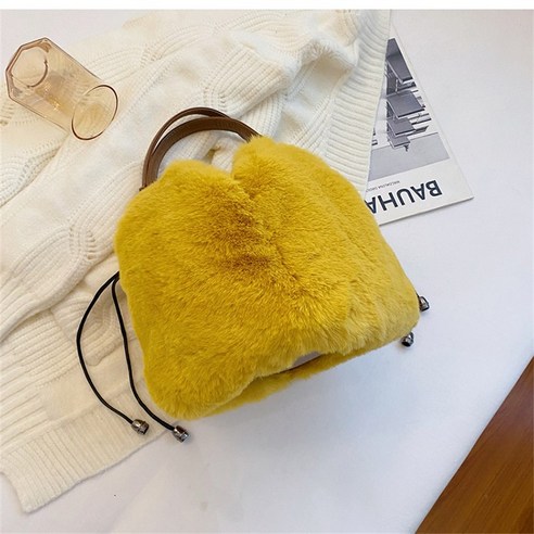 털가방 가방 여성가방 인스타그램 디자인 크로스백 벨벳 물통가방