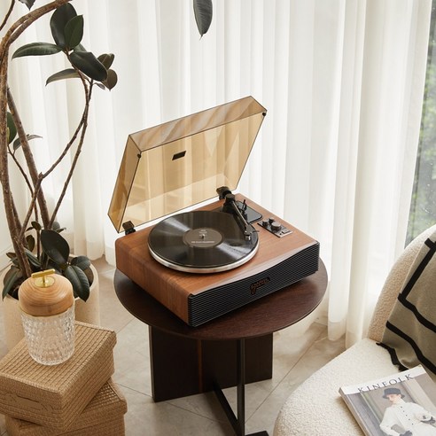 레트로 감성과 현대 기술의 완벽한 조화: 사운드룩 턴테이블로 시간을 초월하는 음악 여정을 시작하세요.