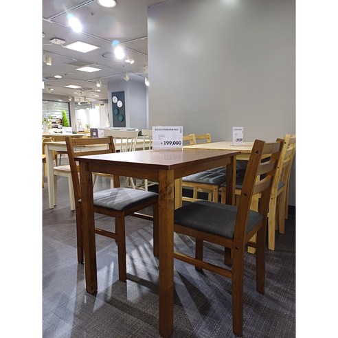 아늑한 식탁, 따뜻한 일상을 디자인하다: 모던하우스 델카 LITE 2인 식탁세트 브라운 모던하우스식탁