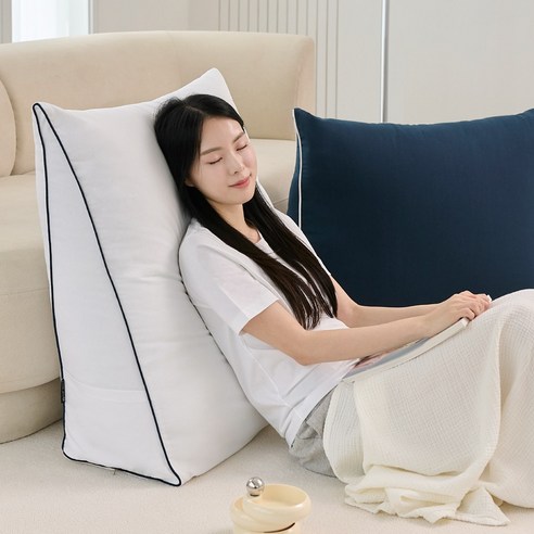 플랫화이트 목까지 받쳐주는 빵빵한 삼각등받이 쿠션, 라인화이트