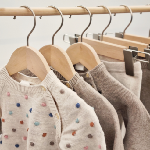 까유니아 원목 논슬립 바지걸이로 완성하는 옷장 정리의 혁신