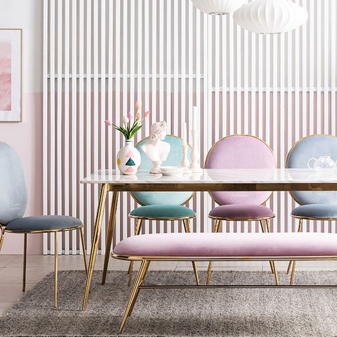 예술적 감각과 따뜻한 이야기가 흐르는 채우리 모딜리아니 대리석 골드 식탁