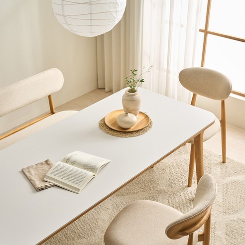 나폴리 식탁: 가정에 세련미와 편안함을 더하는 가치 있는 투자