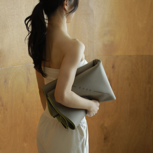 가벼운 휴대성으로 언제 어디서든 요가하세요!