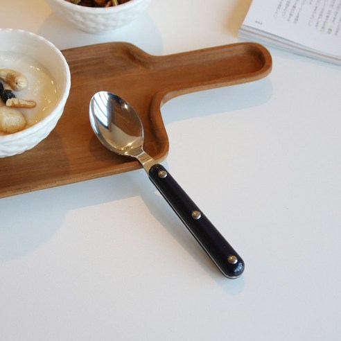 윤자매네 비스트로 커트러리: 당신의 디저트 테이블을 더욱 특별하게