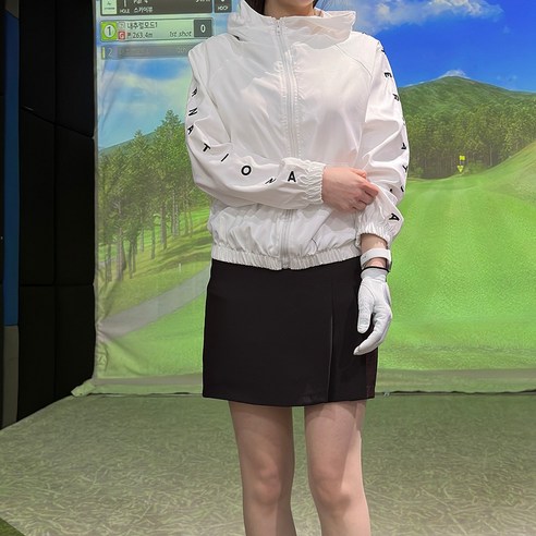 스타일과 기능성을 겸비한 여성 골프 바람막이 자켓으로 필드 위 자신감을 높여보세요.