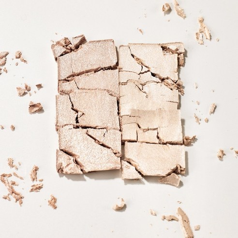 섬세한 광채로 당신의 아름다움을 완성하세요.