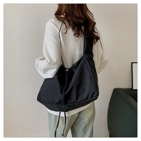 필수적인 액세서리로서의 라비인 가벼운 보부상가방