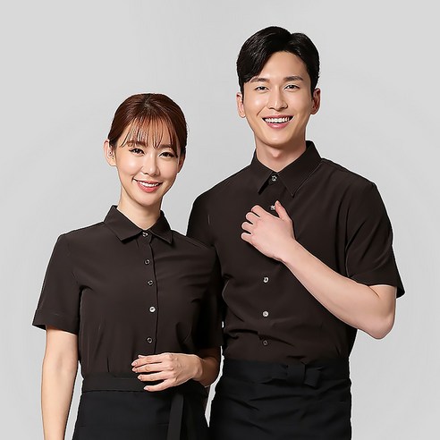 깊어가는 가을, 고동색 스판 반팔 셔츠로 완성하는 감각적인 유니폼 스타일