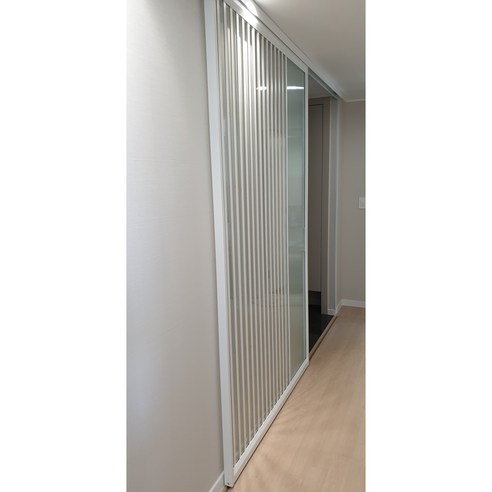 좁은 공간을 넓게, 답답함을 시원하게! 원슬라이딩 중문으로 달라지는 삶의 질