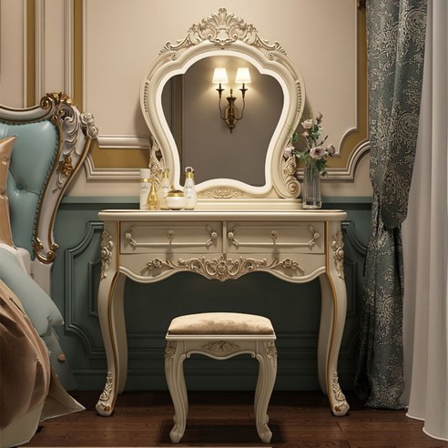 클래식한 아름다움과 실용성을 갖춘 엔틱 수납 화장대