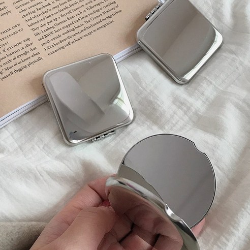 키치한 감성을 담아 나만의 스타일을 완성하는 키치스 미러