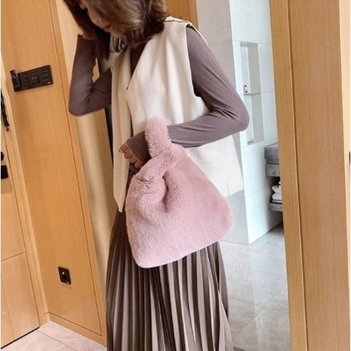 솜사탕처럼 부드럽고 실용적인 솜사탕 밍크 퍼 가방