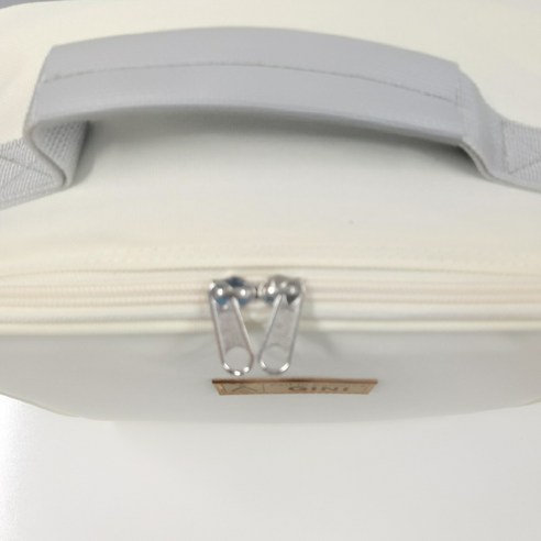 안전하고 편안하게 푸어오버 드리퍼를 운반하고 캠핑에서도 고급 커피 경험을 즐길 수 있는 스탠리 클래식 푸어오버 커피 드리퍼 세트 가방