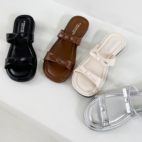 여름날의 산뜻한 발걸음, 투스트랩 트윈 더블리본 플랫 슬리퍼로 완성하는 스타일 리본샌들