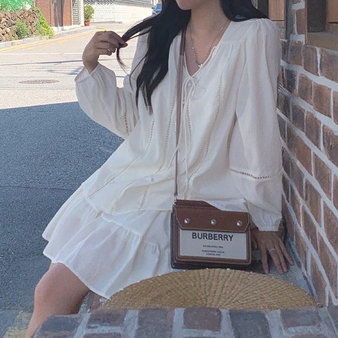 편안하고 우아한 스타일링을 연출할 수 있는 아일렛 투피스 세트